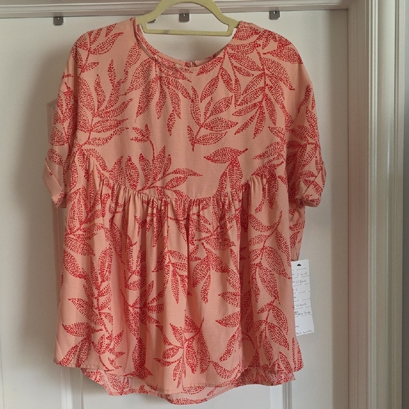 NWT Medium Easel Peach and Red Patterned Top - Picture 1 of 7